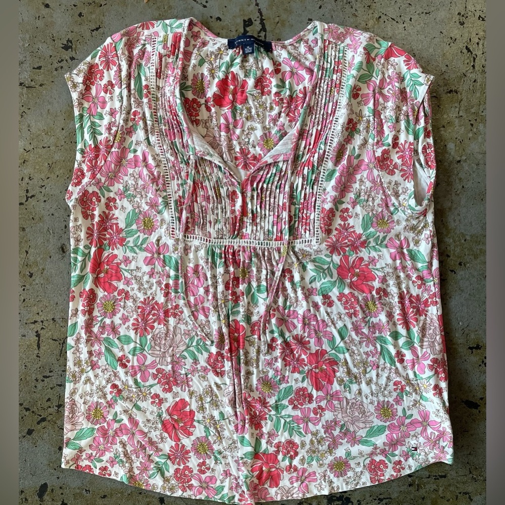 Tommy Hilfiger Lightweight Floral Design Pintuck Blouse Size XL